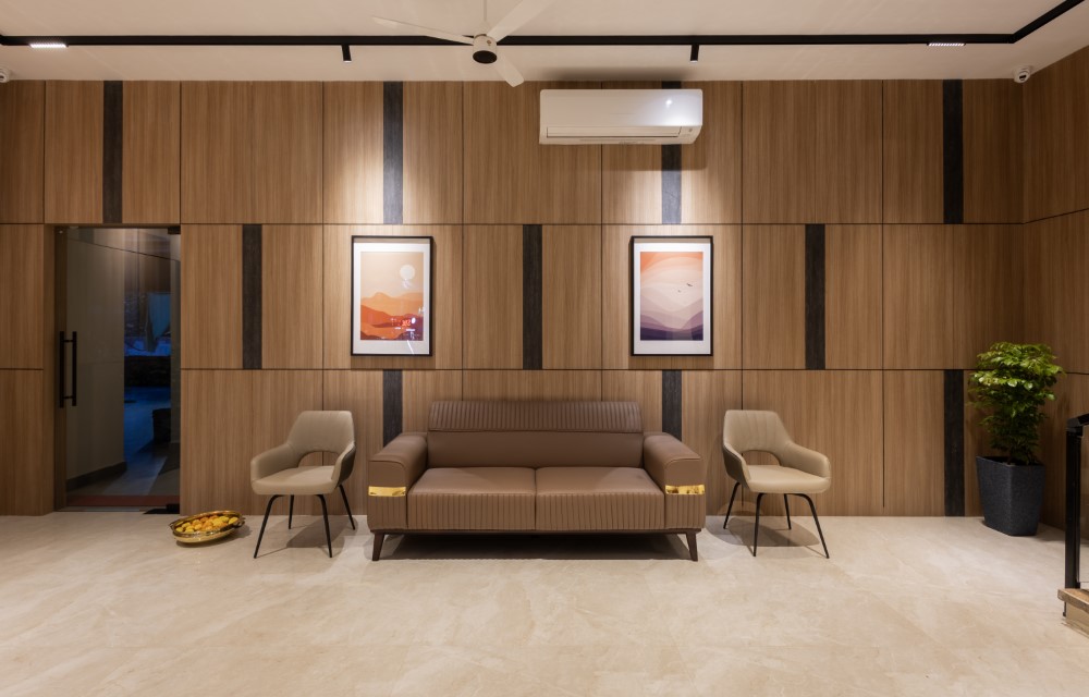 Transforming Hospitality Through Technology: How Smart Hotels Enhance Guest Experiences